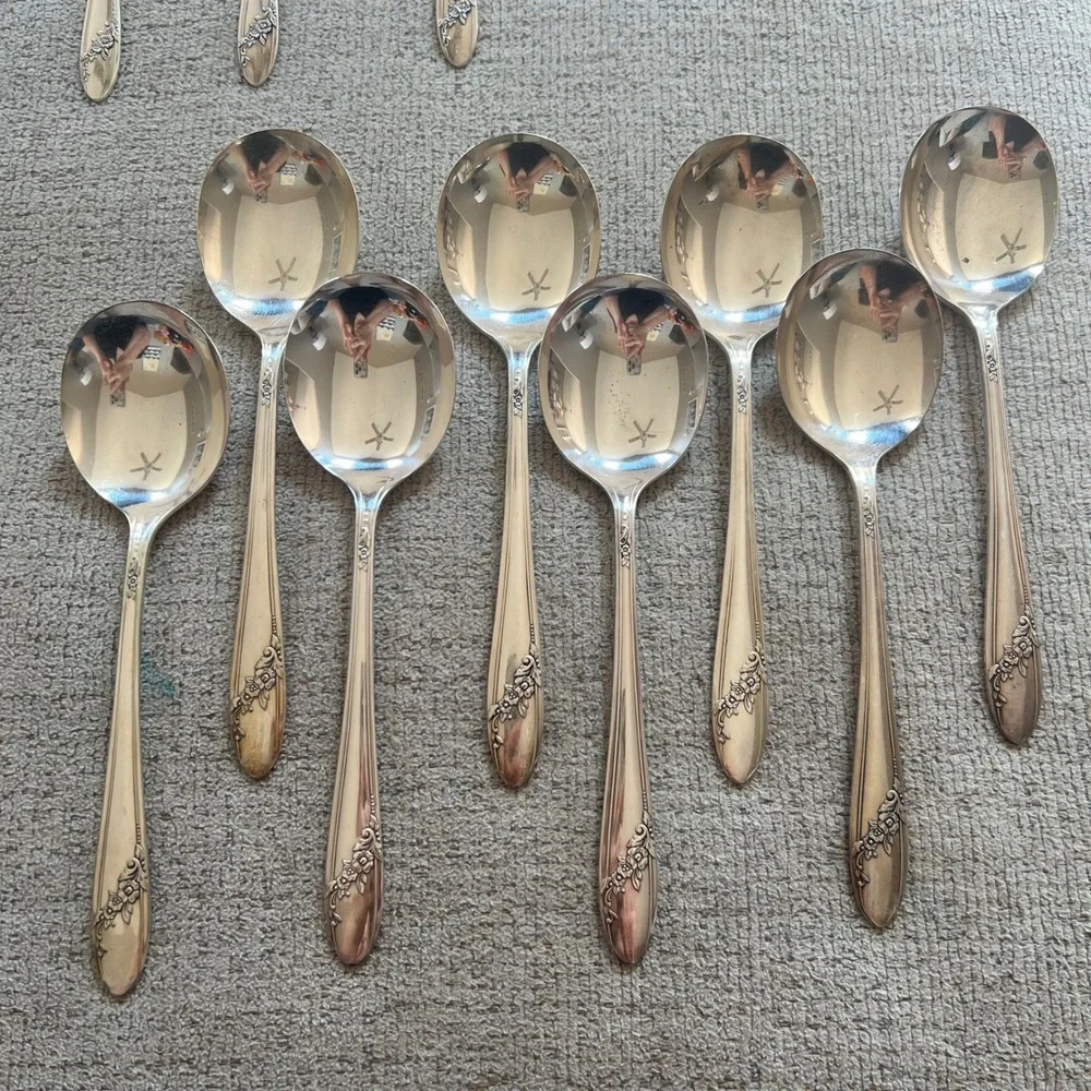 Oneida Community Tudor Plate Queen Bess II Silverware 58 pc Flatware Svc for 8